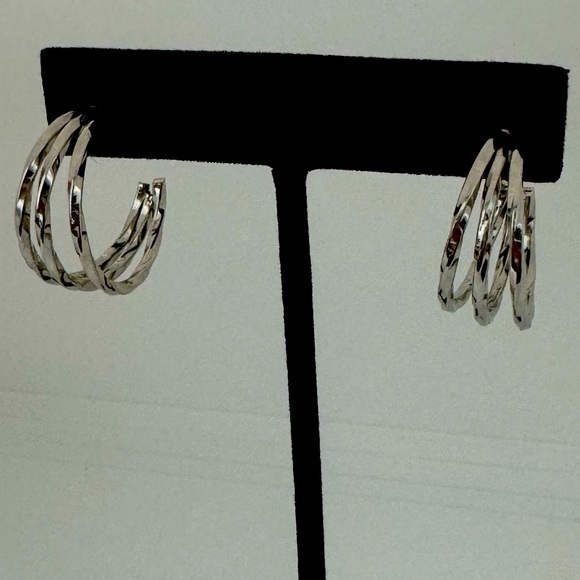 Earrings In white rhodium. - Picture 2 of 4